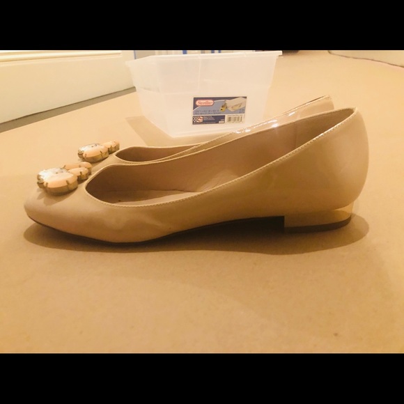 LK Bennett ivory patent flats with jewel stones. - Picture 5 of 6